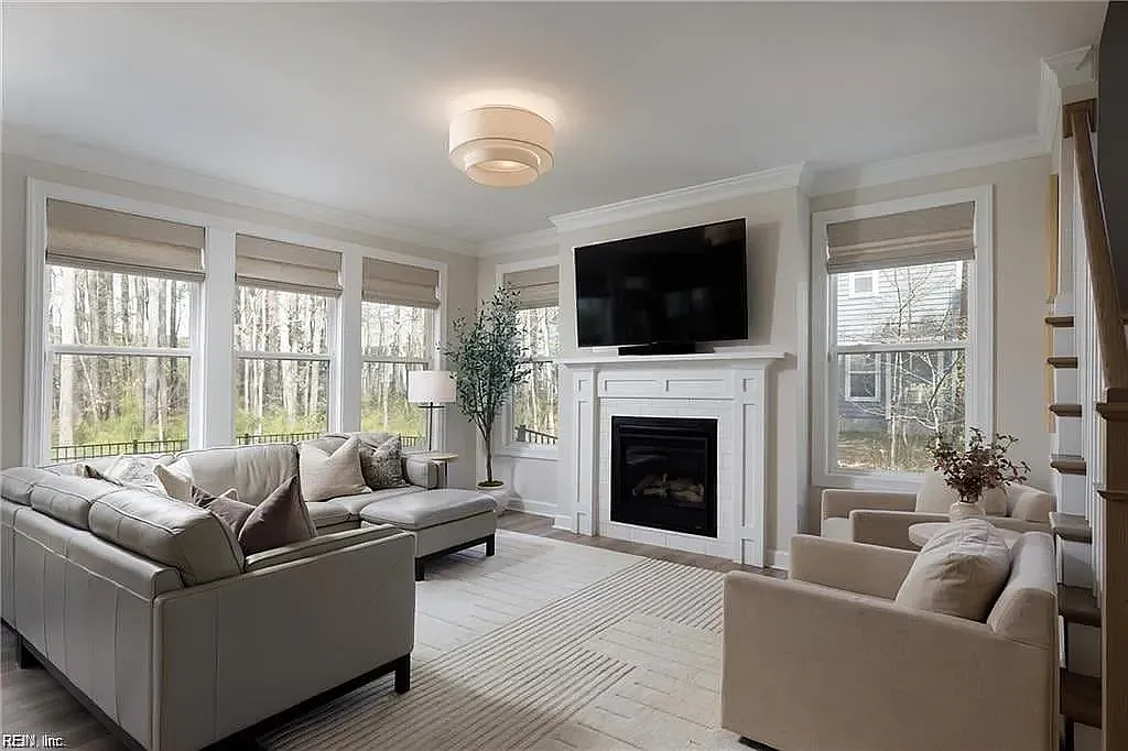 5 bed, 2622 sqft, $4,200 — Photo 3