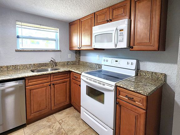 5th image of 4425 Fairview Ave #B