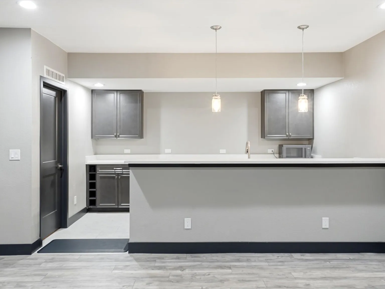 6 bed, 7444 sqft, $8,500 — Photo 4