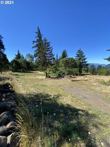 705 NW Loop Rd, White Salmon, WA, 98672