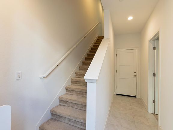 4th image of 306 Rockview Rd