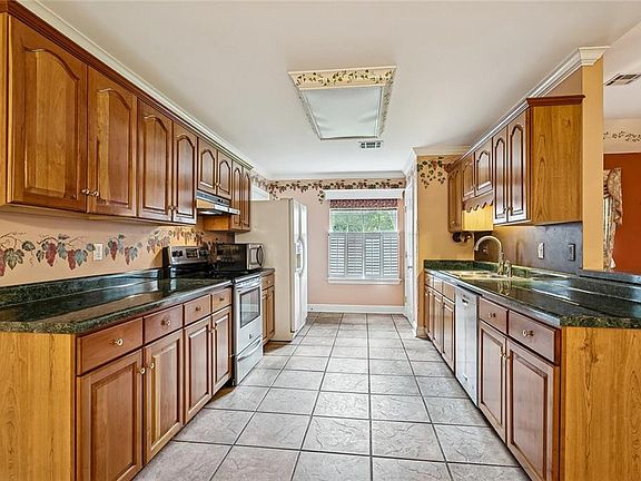 5th image of 119 Orleans Ave