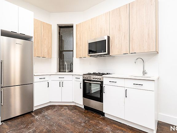 4th image of 647 Willoughby Ave #1B