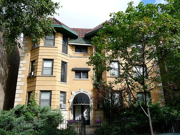 2nd image of 934 W Belle Plaine Ave #2