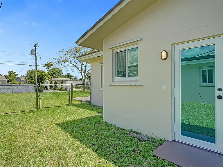 5011 Buchanan St — Photo 63