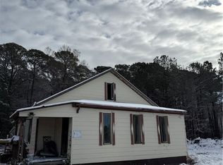 393 Whites Neck Dr, Foster, VA 23056