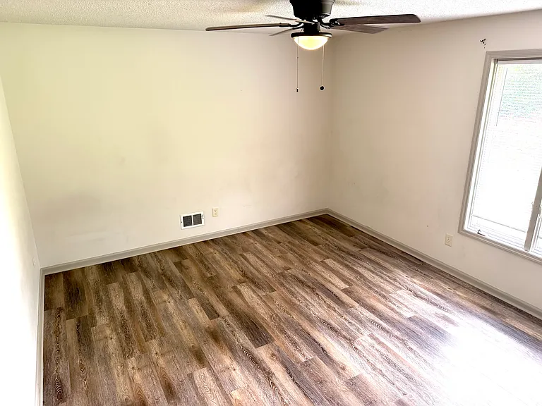 100 Penny Ln — Photo 16