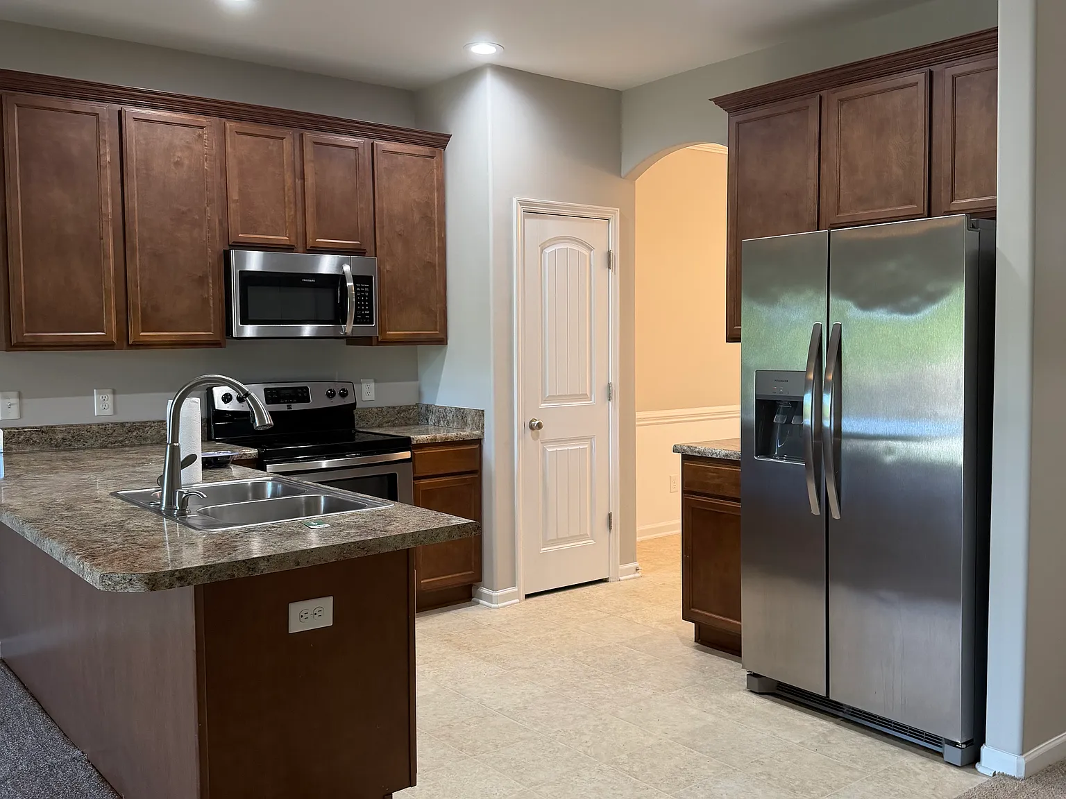 4 bed, 2069 sqft, $2,200 — Photo 3
