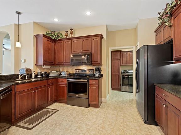 5th image of 10689 Camarelle Cir