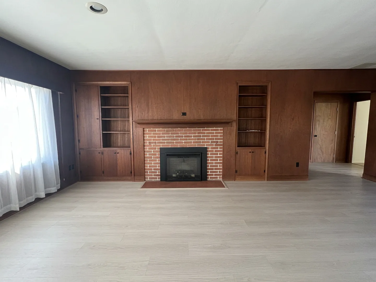 Spacious 3 bed/2 bath Phoenix home | Available October — Photo 4