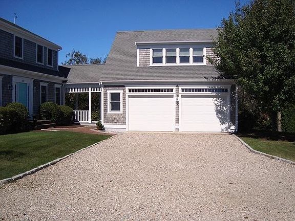 Guest Room and garage connected by a "breezeway"