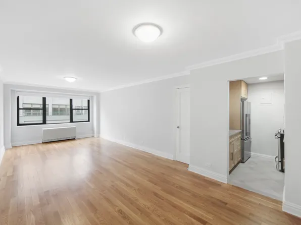 141 East 33rd Street image 3 of 9