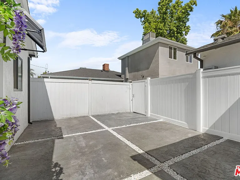 14642 Runnymede St — Photo 37