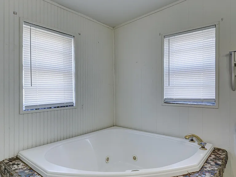 3801 Cresswell Ave — Photo 30