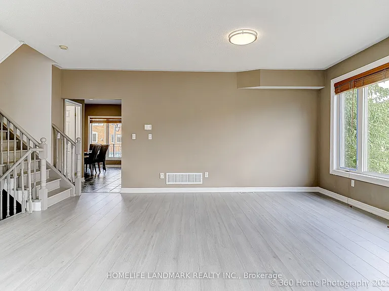 189 Leitchcroft Cres #UPPER — Photo 17