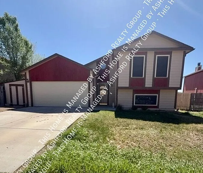 975 Daffodil St — Photo 1