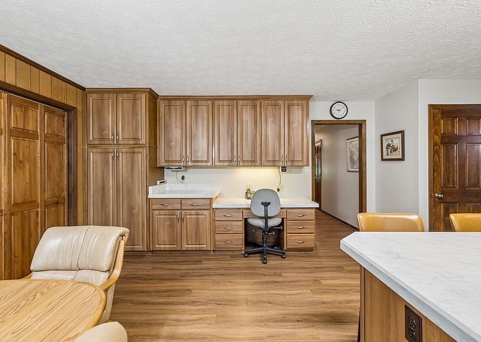 22nd image of 20 Riverbend Ln