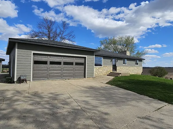 4065 Labarge Rd, Central City, IA 52214