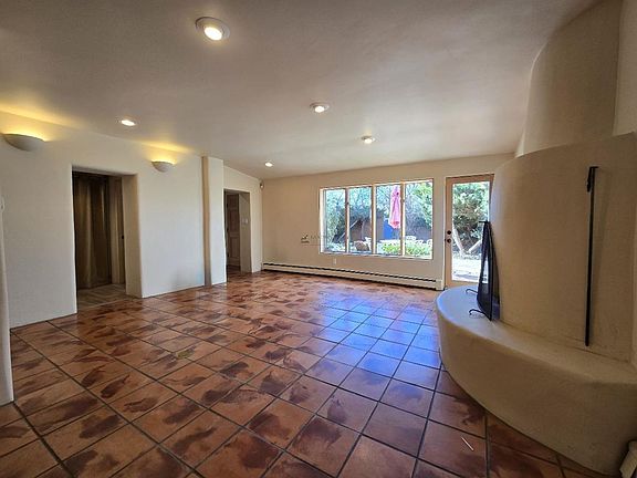 4th image of 570 1/2 Garcia St #2