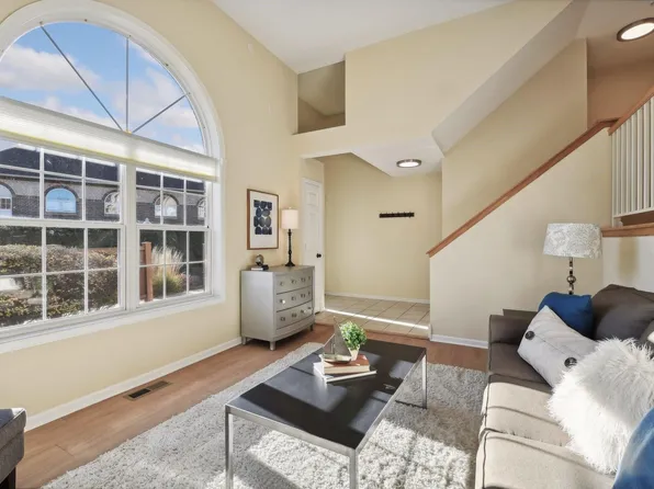 6540 Regency Ln, Eden Prairie, MN 55344