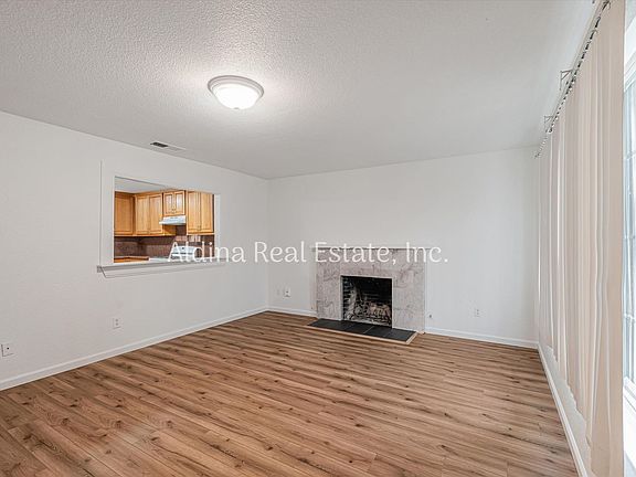 4th image of 627 Skylark Ave