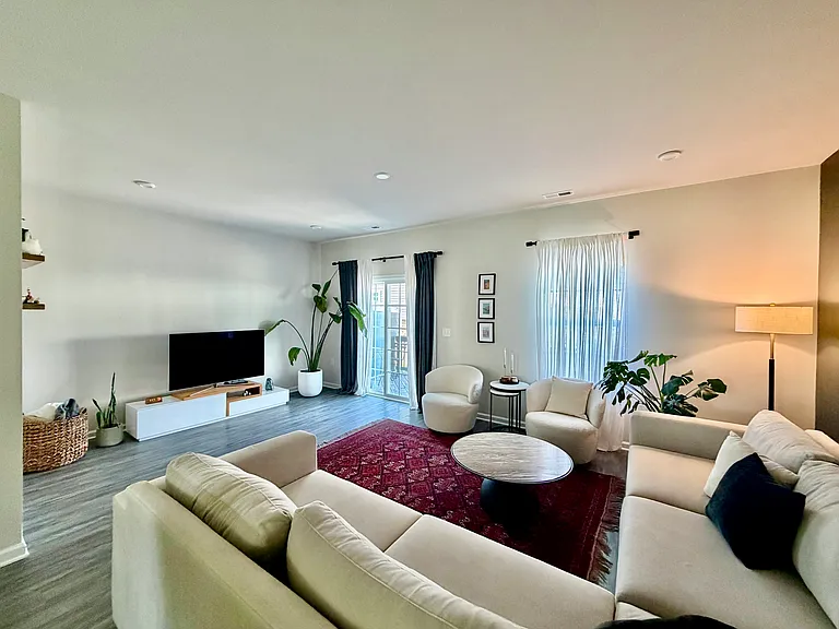 141 Callowhill Ln — Photo 3