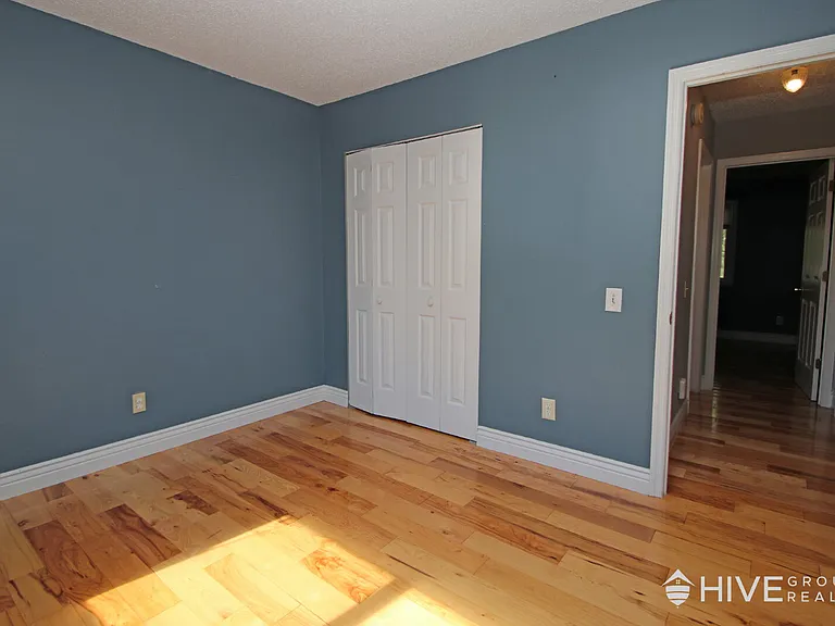 1041 Oak View Ct — Photo 17