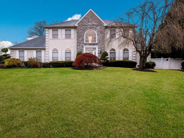 15 Lori Ln, Huntingdon Valley, PA 19006