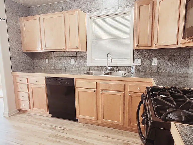 3011 Joann Ave — Photo 7