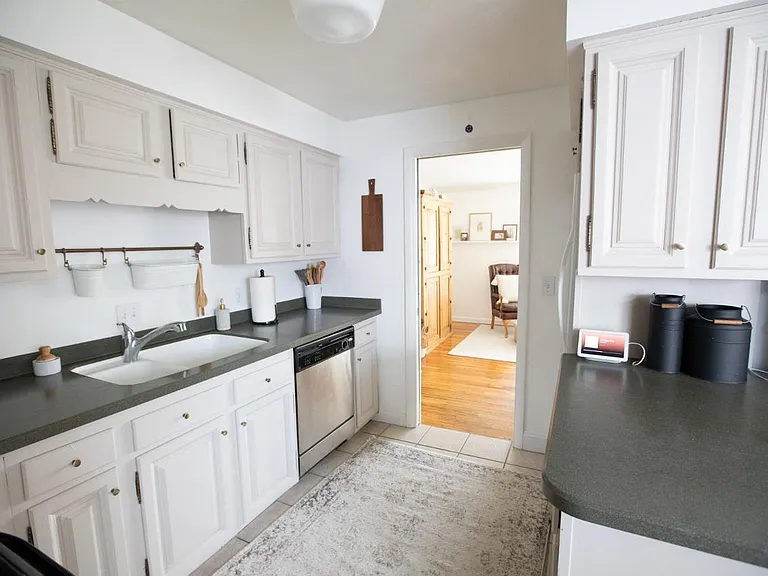 4019 S Olympic Way — Photo 8