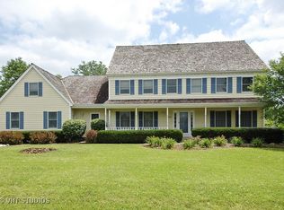 211 Deer Ln, Dundee, IL 60118