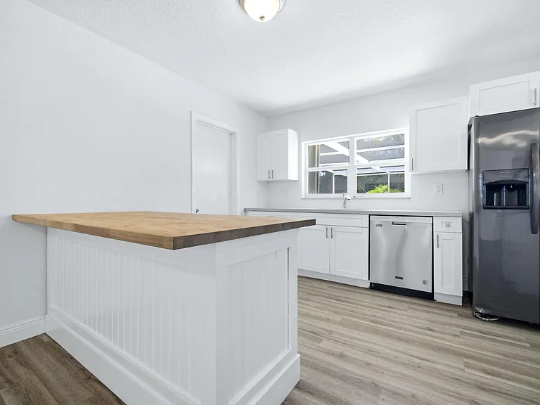 321 E Chaminade Dr — Photo 22