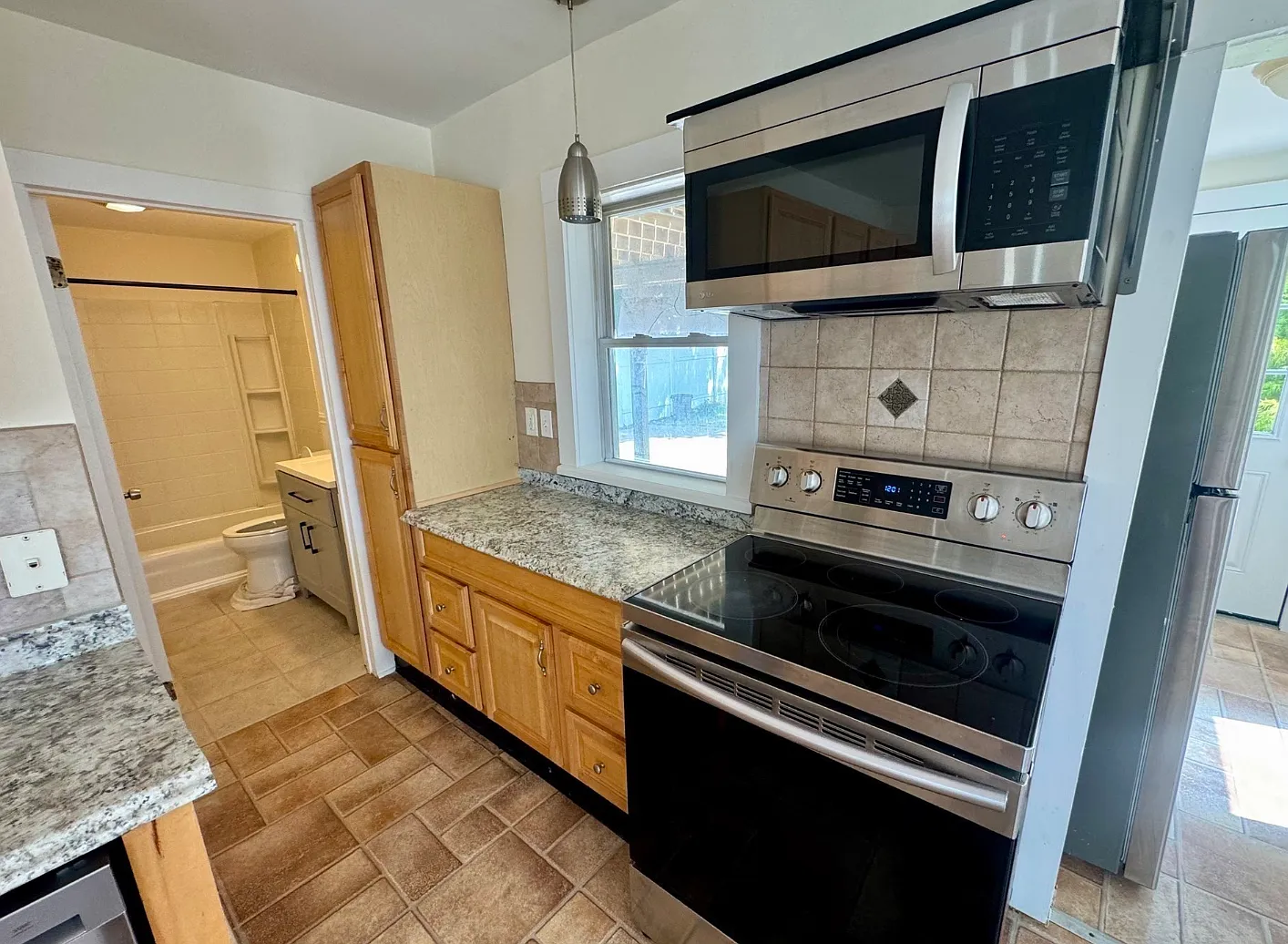 3 bed, 1200 sqft, $3,550 — Photo 4