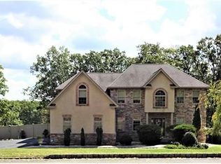 800 E Birch Ave, Pen Argyl, PA 18072