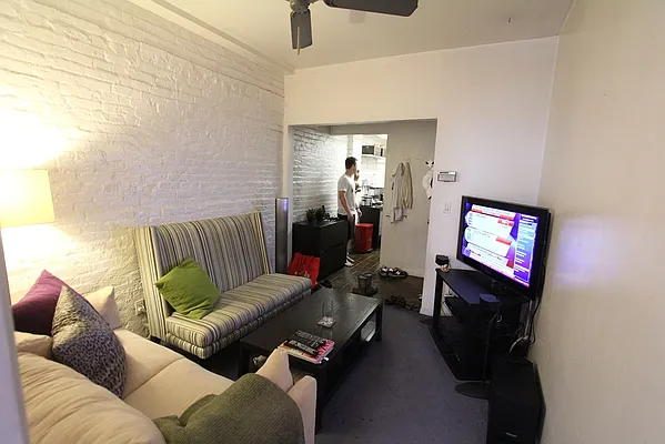 Rented by Robyn Lee, LREB | media 25