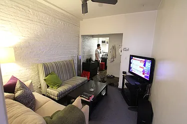 Rented by Robyn Lee, LREB