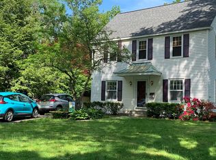 1572 Dean St, Niskayuna, NY 12309