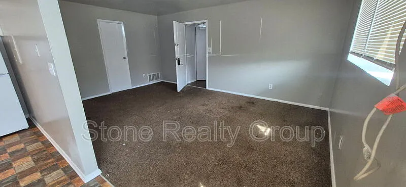 1 bed, 1.0 bath, 725 sqft, $775 — Photo 2