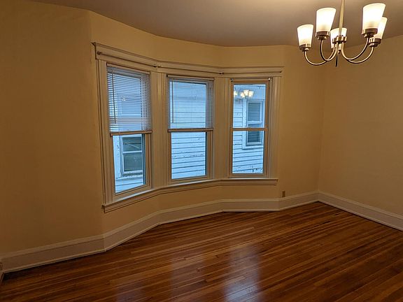 4th image of 61 S Pine Ave #1