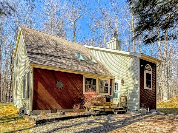 1004 Trout Ln, Gouldsboro, PA 18424