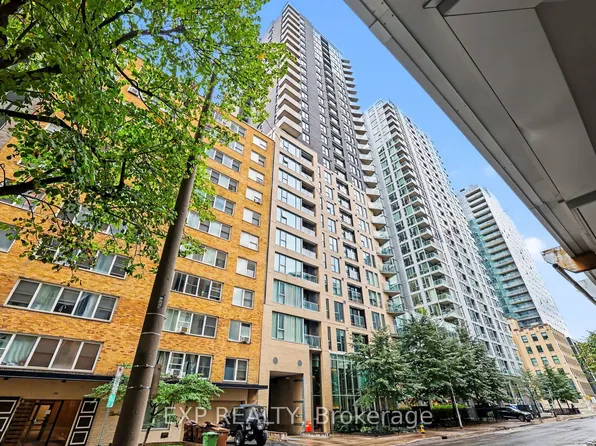 40 Nepean St #2202, Ottawa, ON K2P 0X5