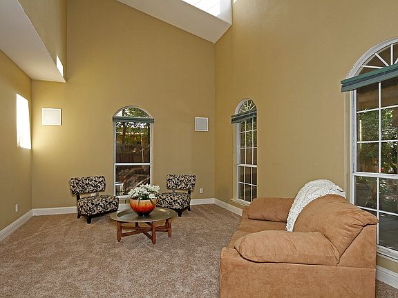 4th image of 644 N Oxford Ave