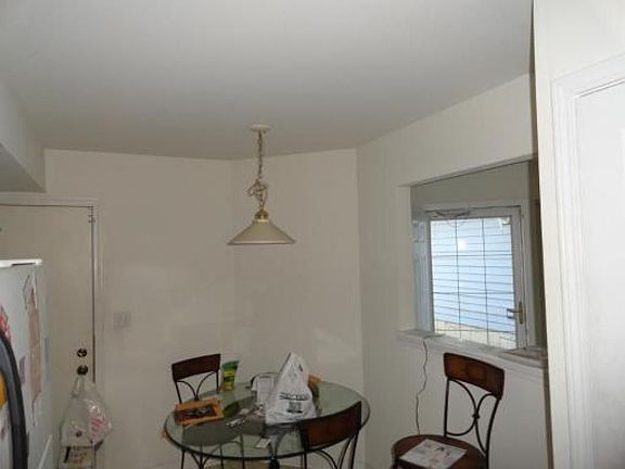 3rd image of 32 Abbey Ln