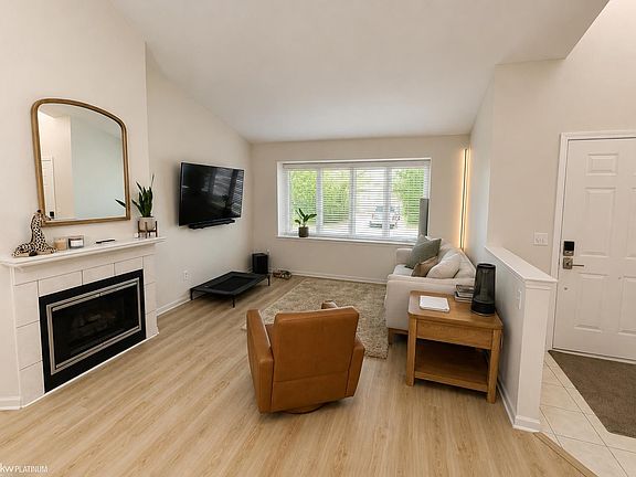 2nd image of 32914 Whispering Ln