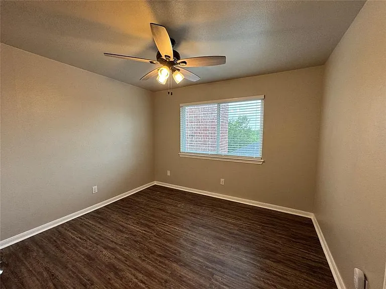 502 Green Valley Cv — Photo 8