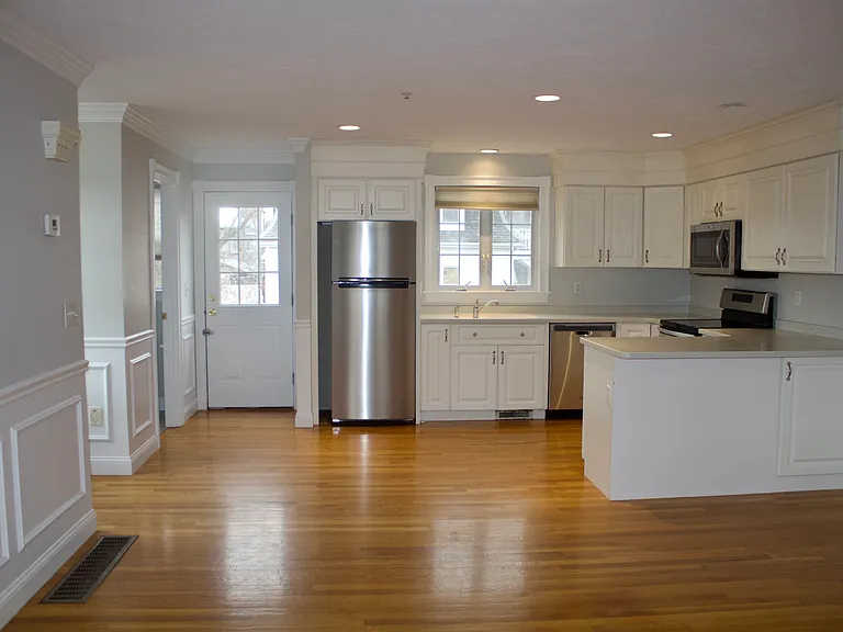 9 Railroad St #D — Photo 1