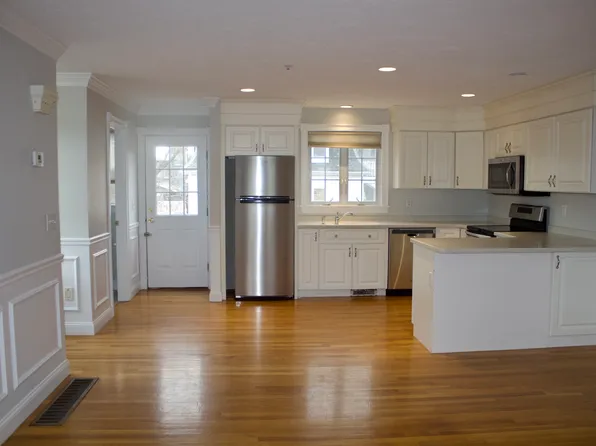 9 Railroad St APT D, Acton, MA 01720