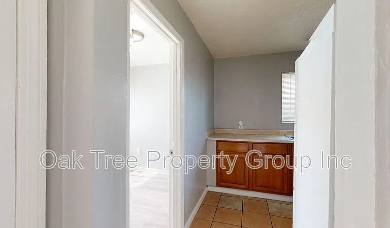 6621 Bancroft Ave — Photo 11
