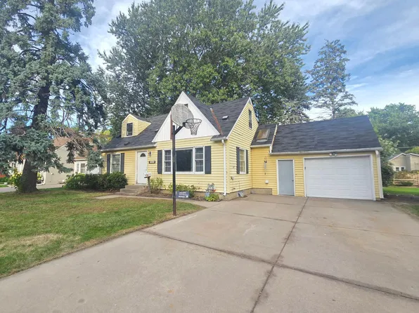 415 Adams Ave, Hopkins, MN 55343