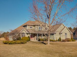 W275N7339 Red Cedar Ct, Hartland, WI 53029